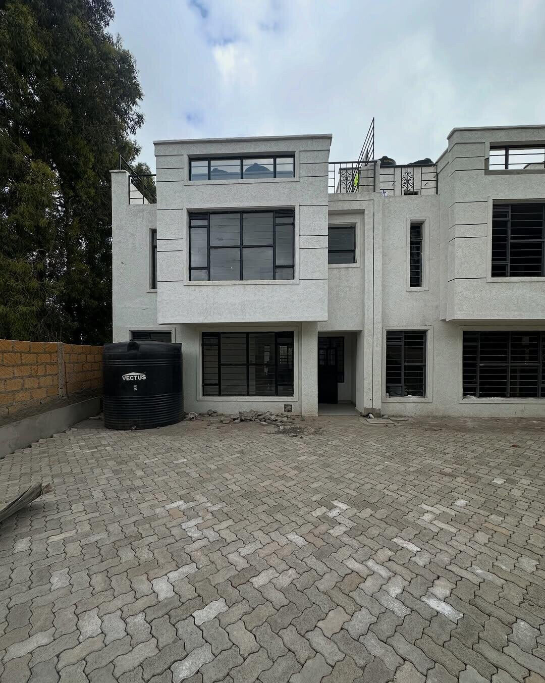 4BR Townhouse with Rooftop Terrace & Ample Parking - Ngong