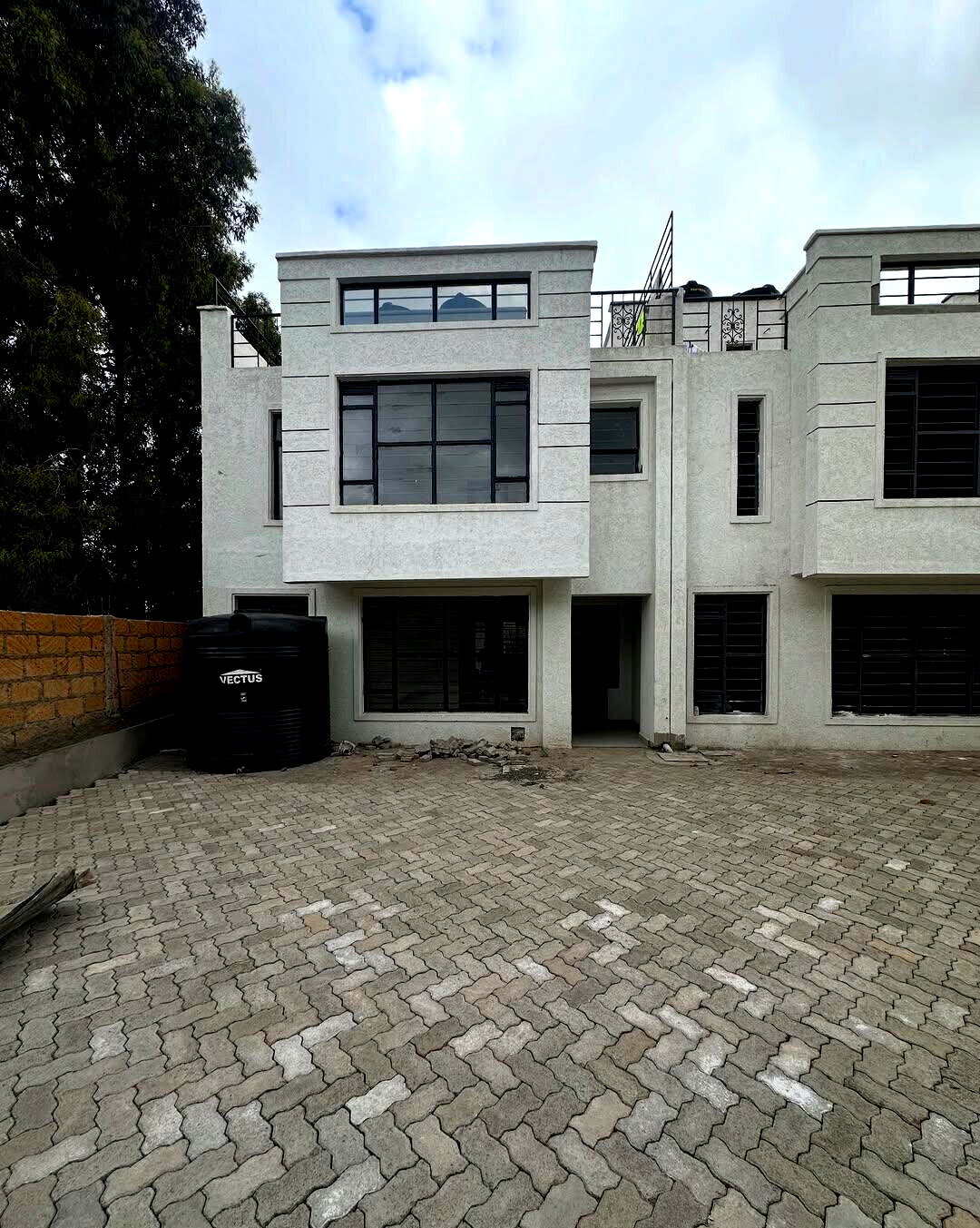 4BR Townhouse with Rooftop Terrace & Ample Parking - Ngong