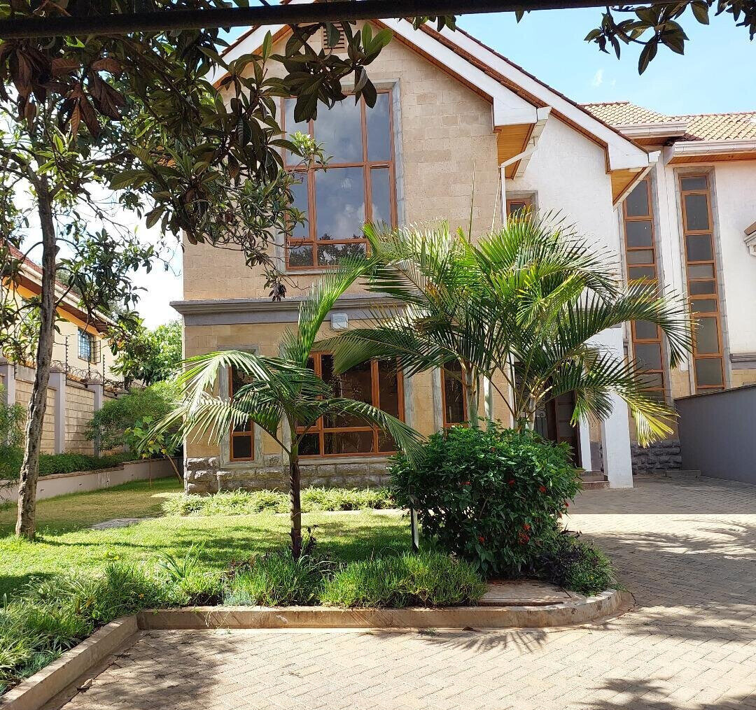 5-Ensuite Townhouse with Attic & Mahogany Floors - Lavington
