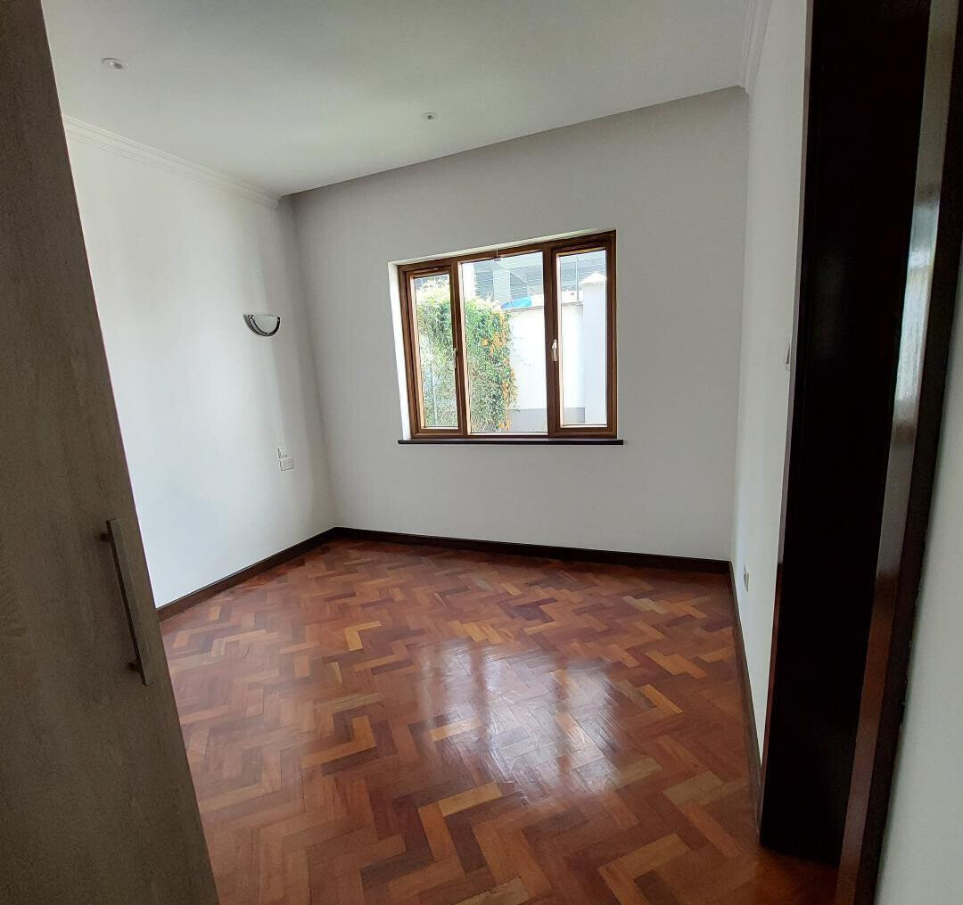 5-Ensuite Townhouse with Attic & Mahogany Floors - Lavington
