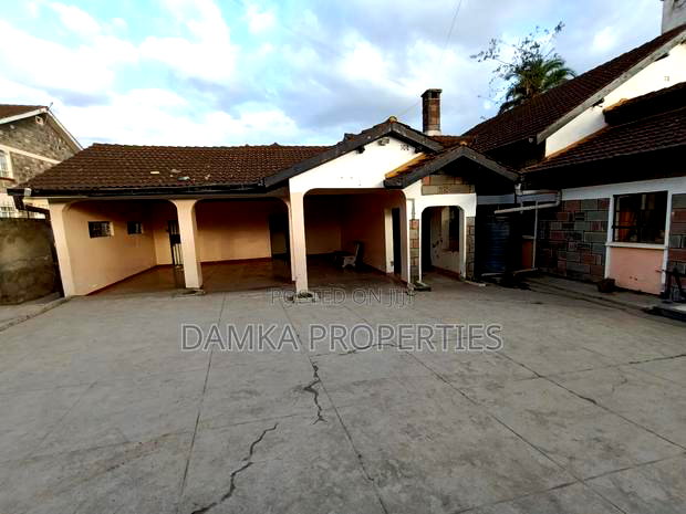 4bdrm Maisonette in Kiamunyi, Nakuru Town East for rent