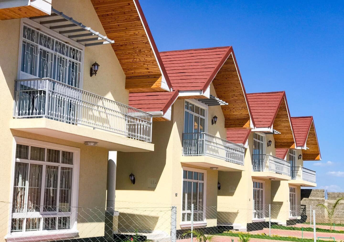 4BR All-Ensuite Townhouse with DSQ & Solar Power - Kitengela