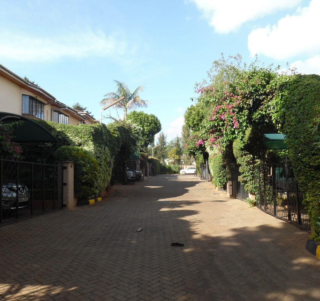 4-Bed Townhouse with Family Room & Gym - Lavington Near Kianda