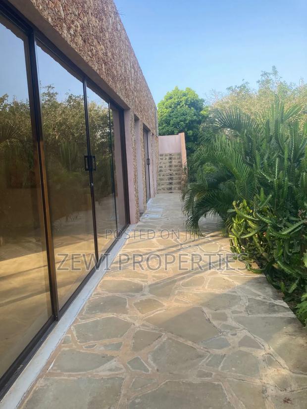 Furnished 5bdrm Villa in Diani for sale