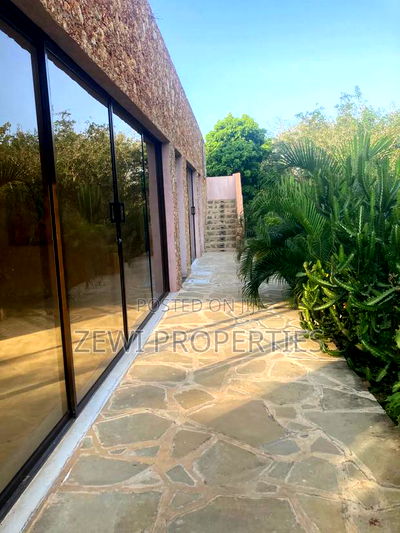 Furnished 5bdrm Villa in Diani for sale - Image 3