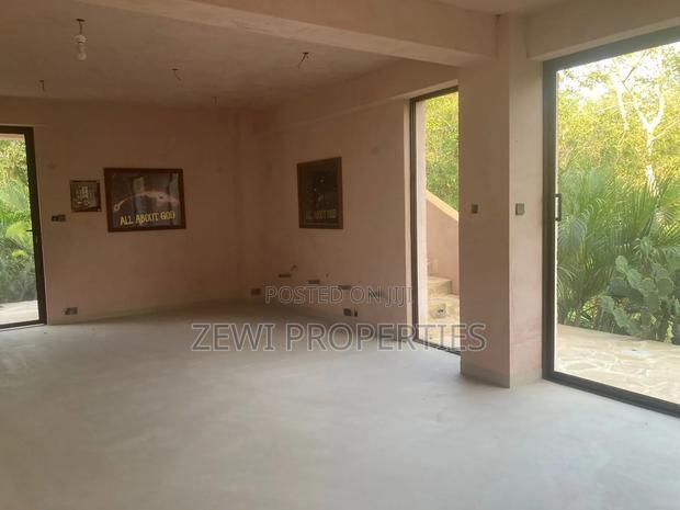 Furnished 5bdrm Villa in Diani for sale