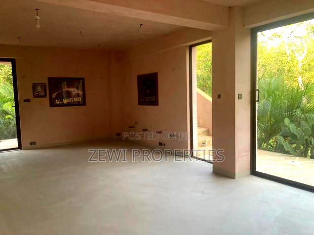 Furnished 5bdrm Villa in Diani for sale