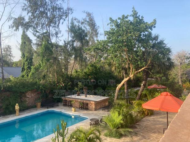 Furnished 5bdrm Villa in Diani for sale