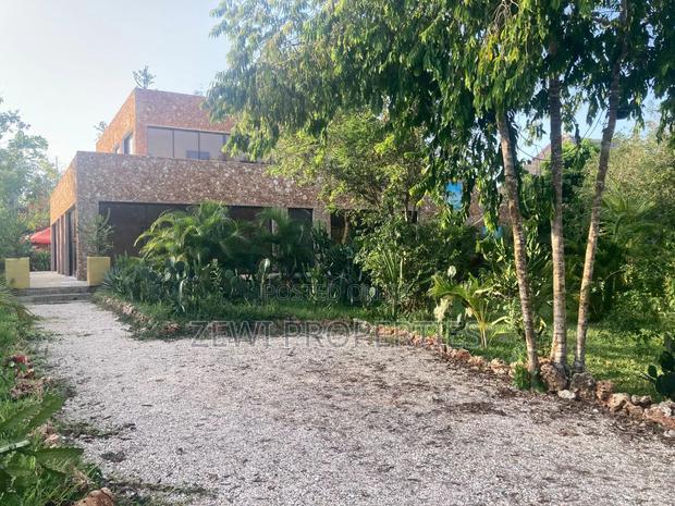 Furnished 5bdrm Villa in Diani for sale