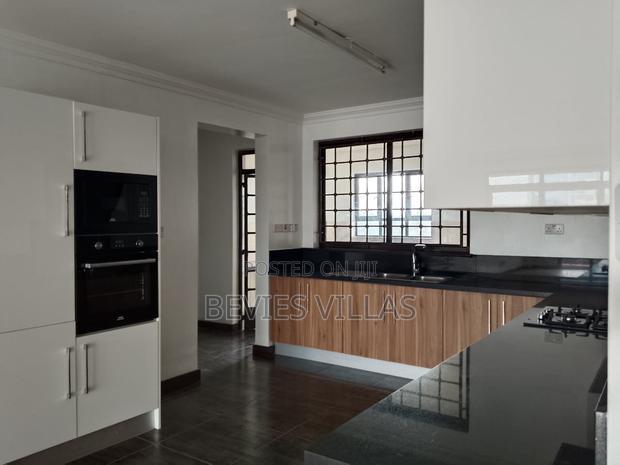 4bdrm Apartment in Parklands for sale