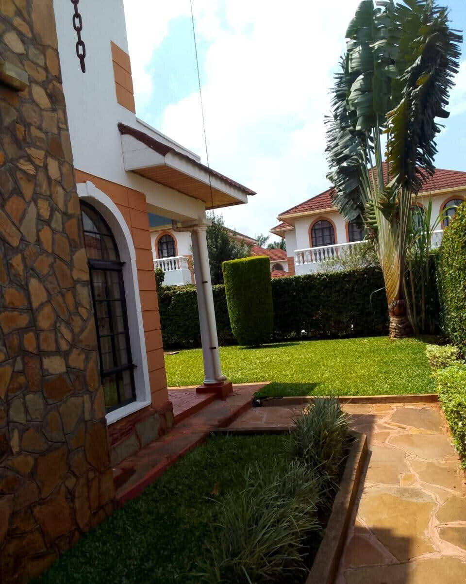 4BR All-Ensuite Townhouse with Walk-In Closets & Bathtub - Kiambu Road
