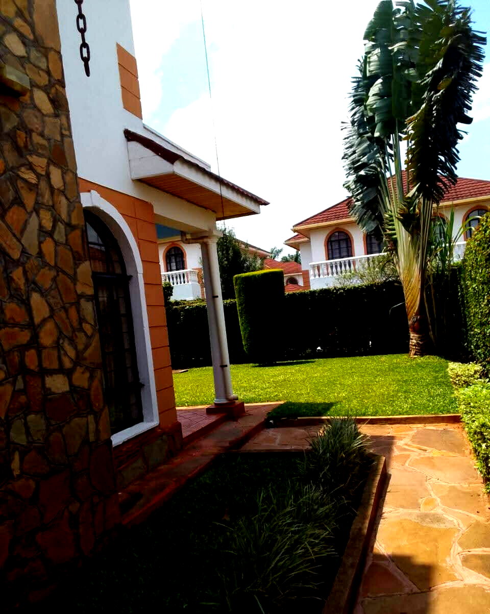 4BR All-Ensuite Townhouse with Walk-In Closets & Bathtub - Kiambu Road