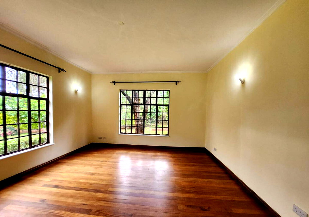 Jacaranda-Lined Drive Townhouse with 5 Ensuites – Hardy, Karen