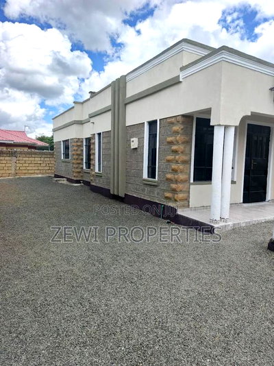 3bdrm Bungalow in Nkoroi for sale - Image 2