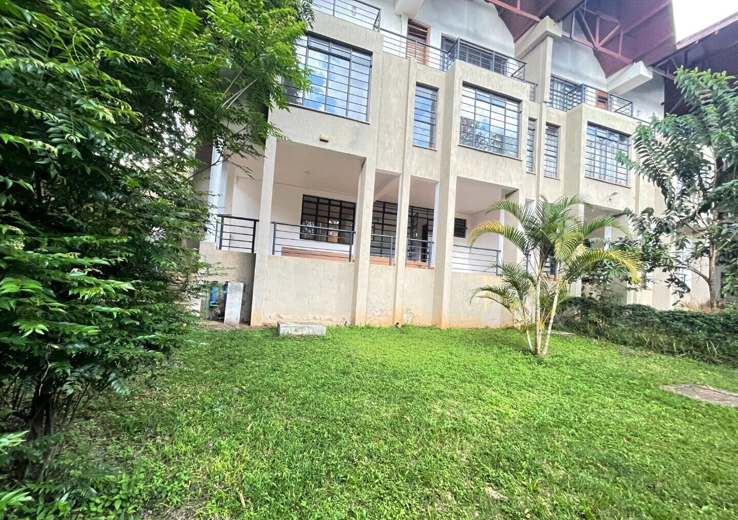4-Ensuite Townhouse with DSQ & Garden - Riverside Lavington