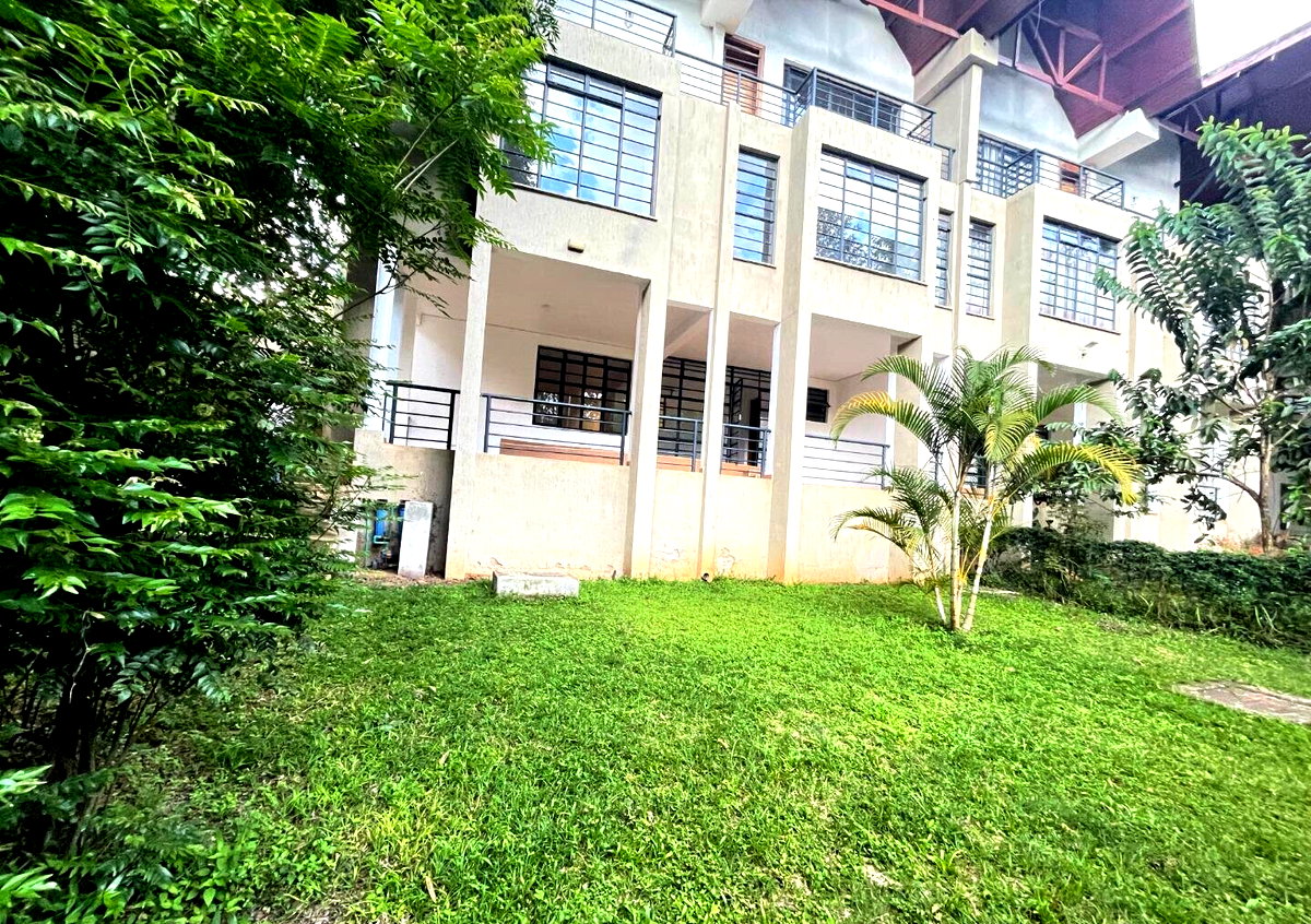 4-Ensuite Townhouse with DSQ & Garden - Riverside Lavington