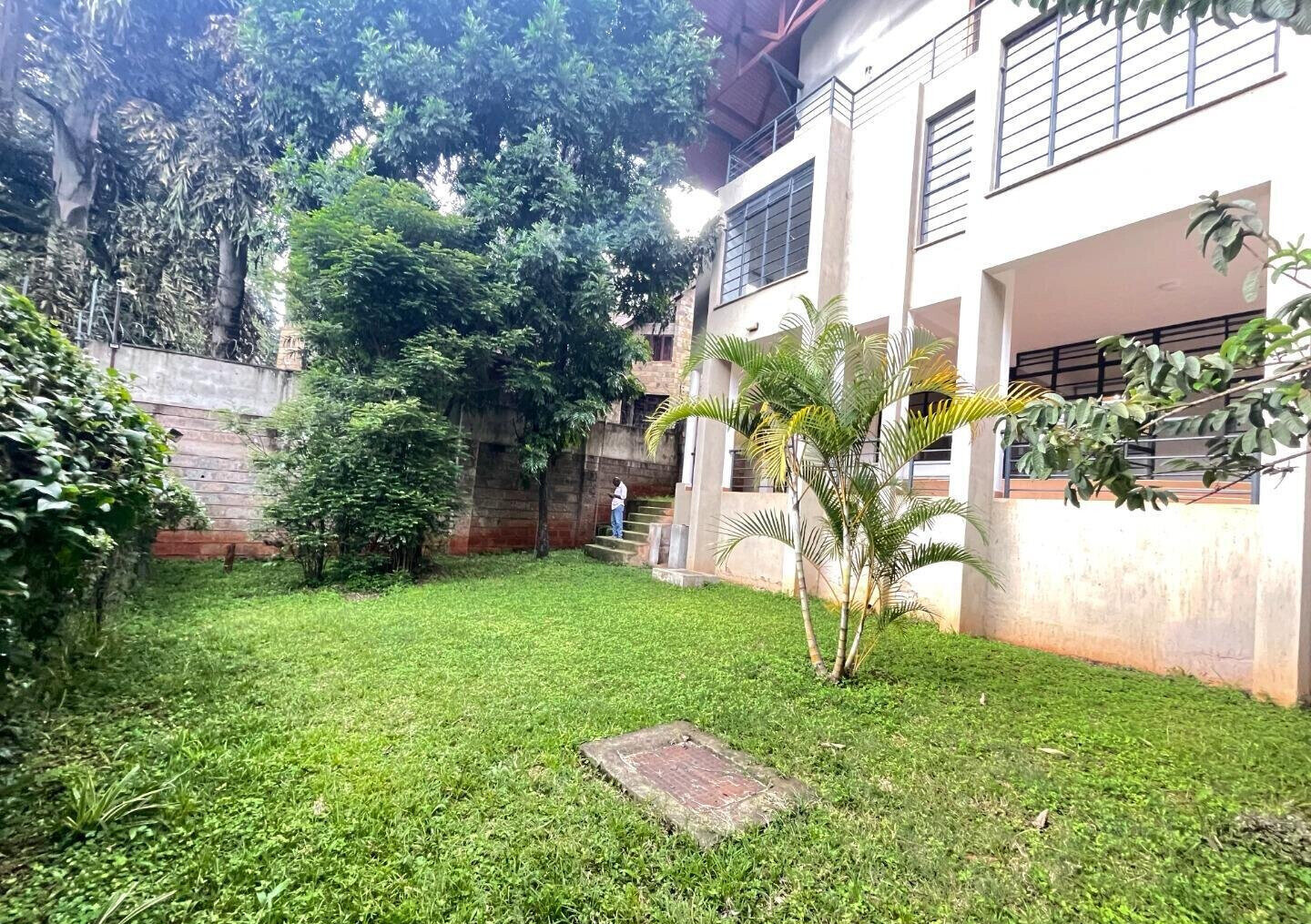 4-Ensuite Townhouse with DSQ & Garden - Riverside Lavington
