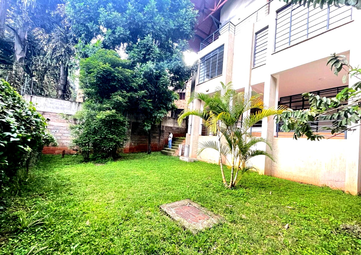 4-Ensuite Townhouse with DSQ & Garden - Riverside Lavington