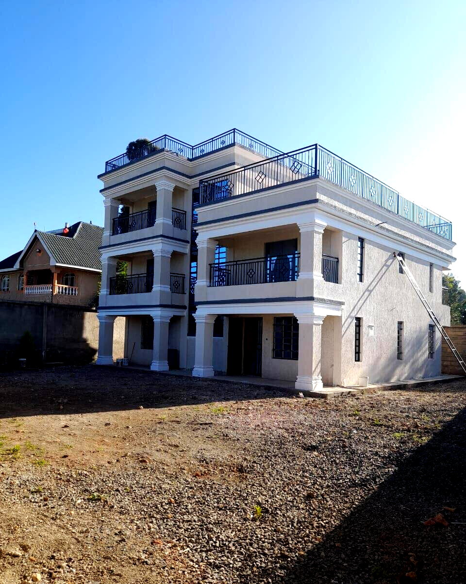 4BR All-Ensuite Townhouse on 50x100 with Green Lawn - Thigio