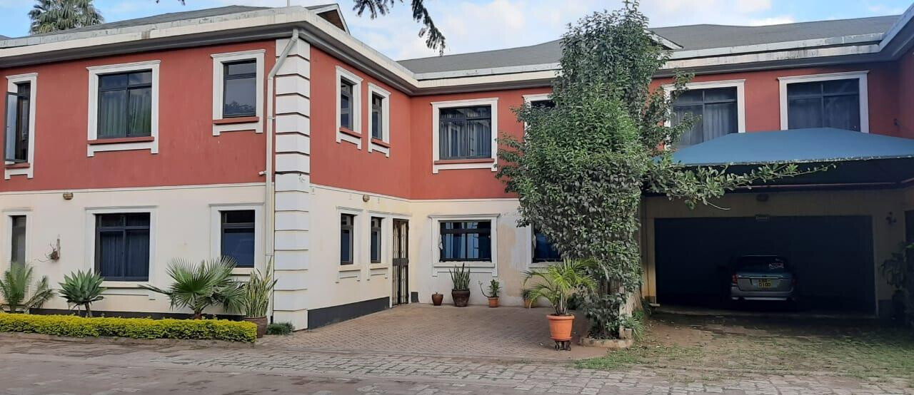 6-Ensuite Family Townhouse with Gym & Steam Room - Lavington