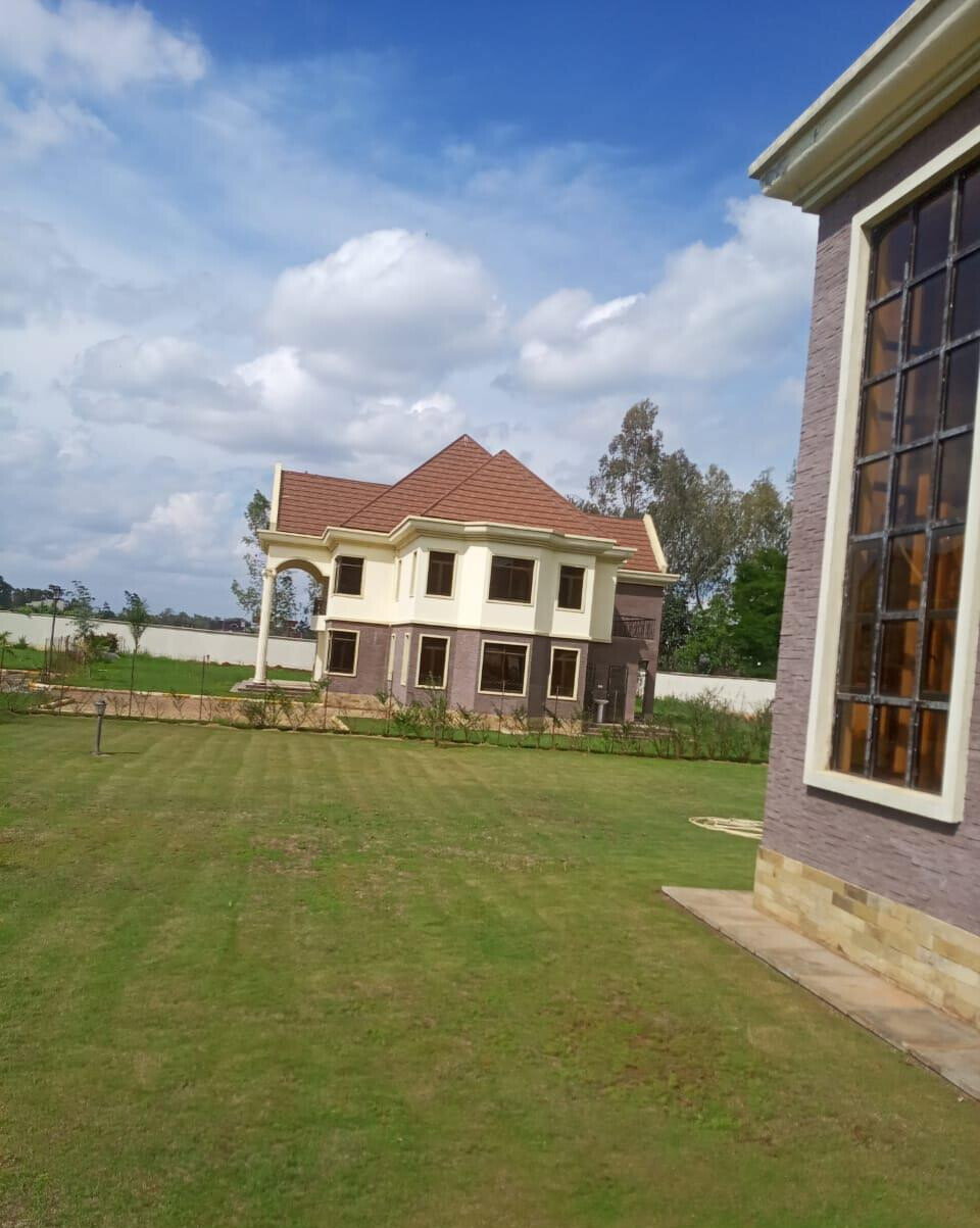 5-Ensuite Townhouse with Jacuzzi & Gym – 10-Min Walk to Karen Shops