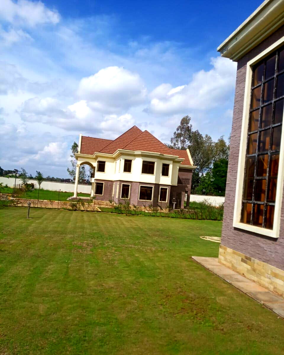 5-Ensuite Townhouse with Jacuzzi & Gym – 10-Min Walk to Karen Shops