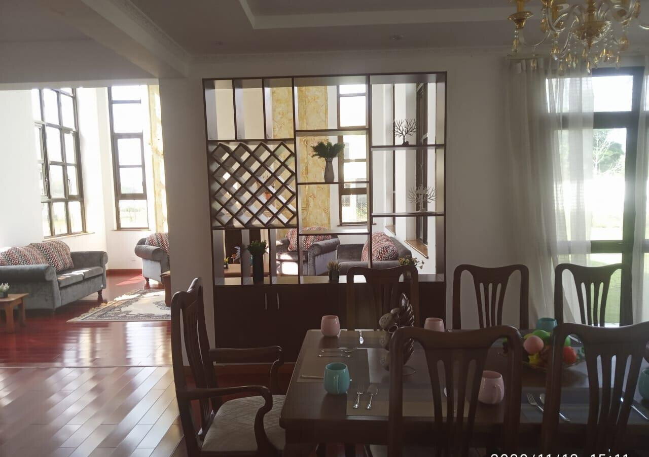 5-Ensuite Townhouse with Jacuzzi & Gym – 10-Min Walk to Karen Shops