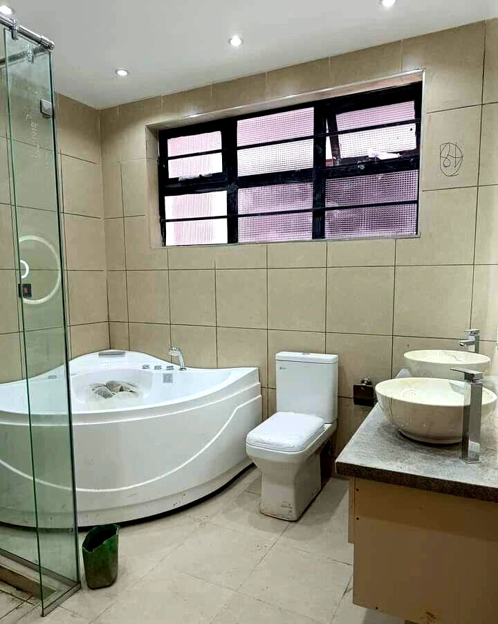 4BR All-Ensuite Mansionette with Jacuzzi & Attic Study - Membley