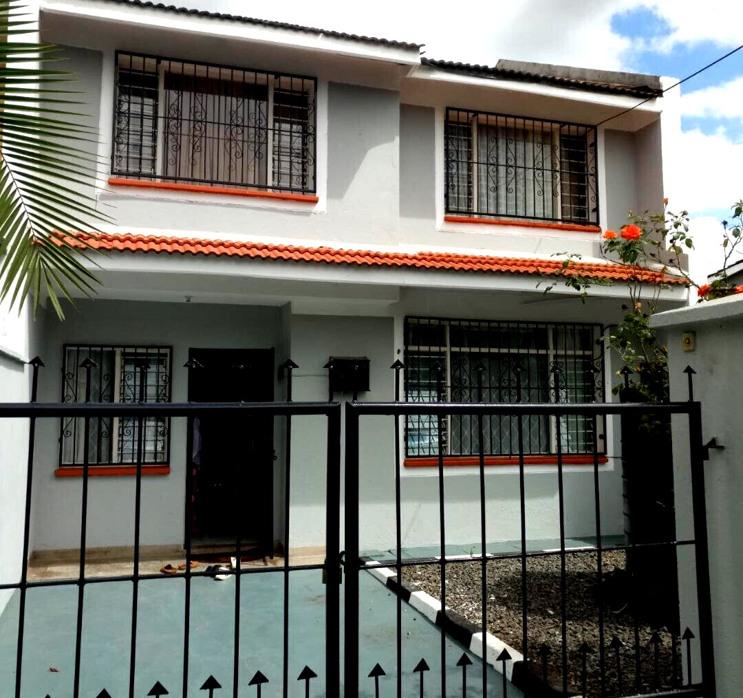 Remodeled 4BR Maisonette with DSQ & Playground - South C Gated