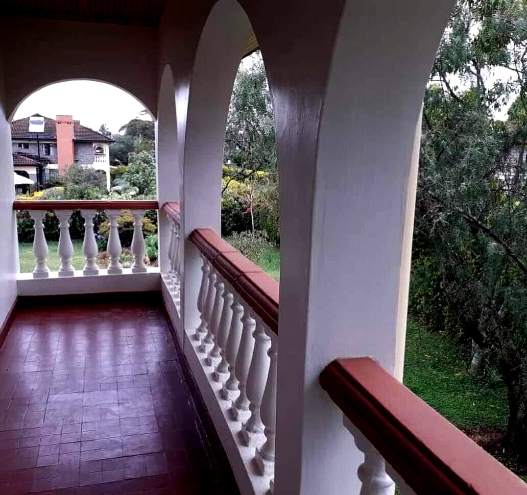 4-Bed Corner Townhouse with Fireplace & DSQ – Hardy, Karen