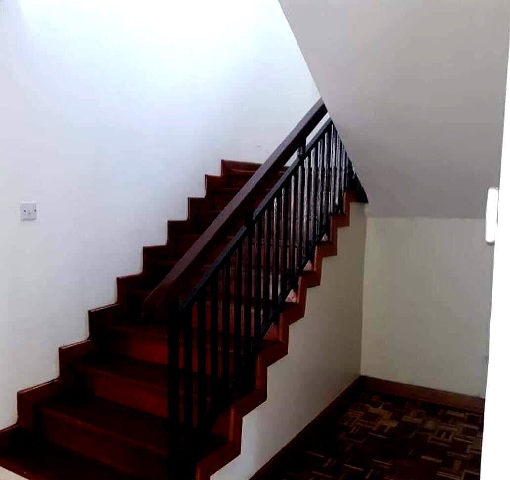 4-Bed Corner Townhouse with Fireplace & DSQ – Hardy, Karen