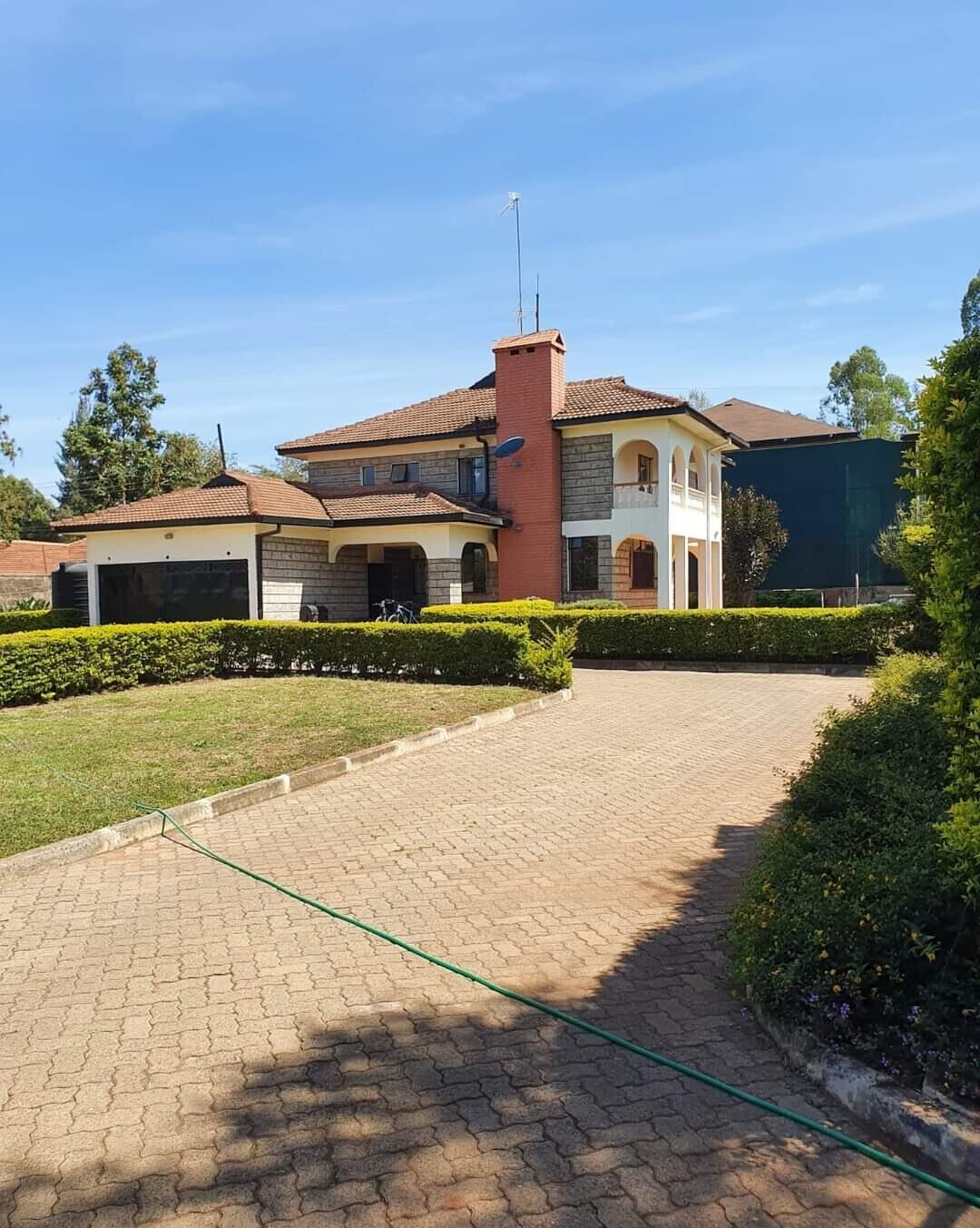 4-Bed Corner Townhouse with Fireplace & DSQ – Hardy, Karen