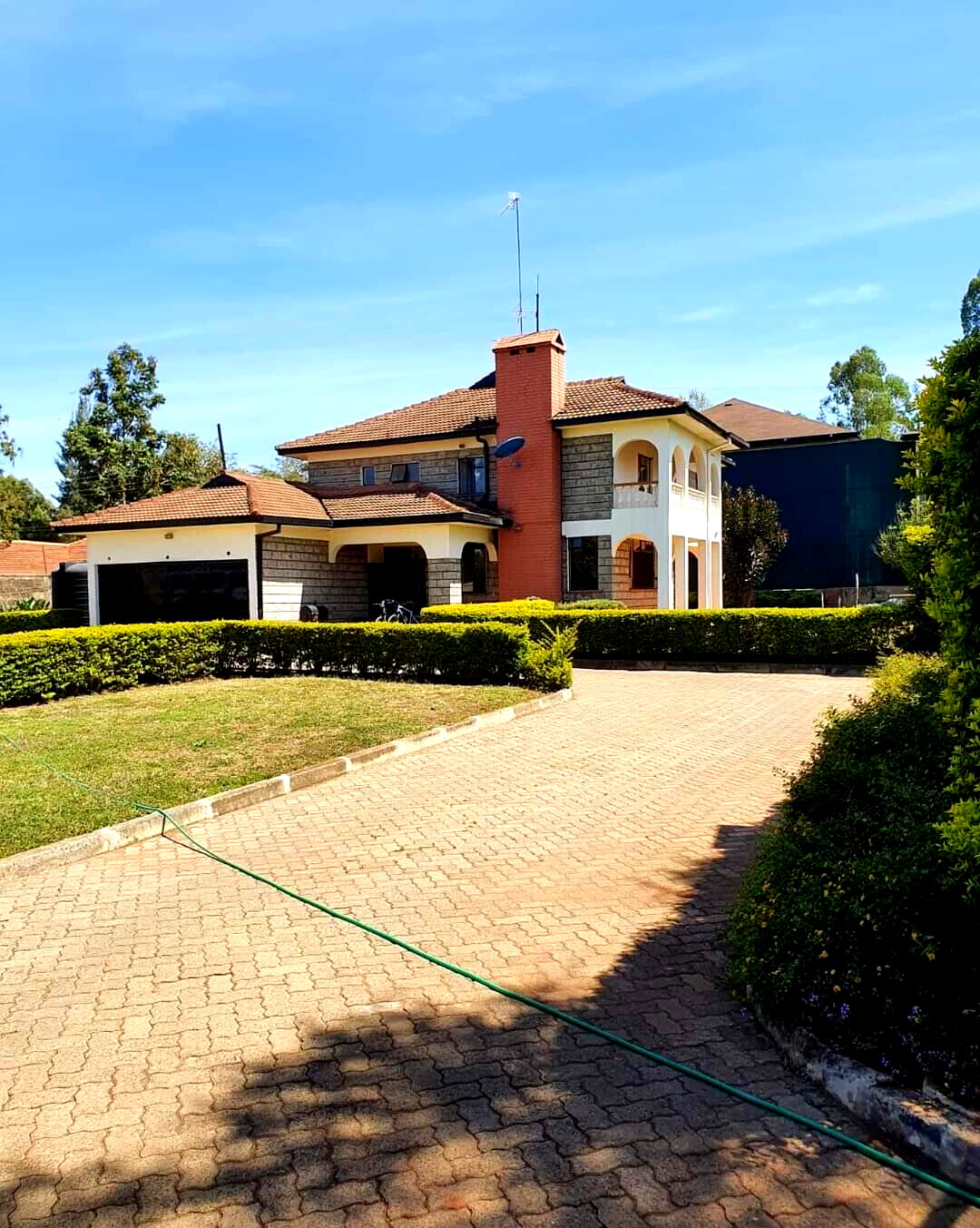 4-Bed Corner Townhouse with Fireplace & DSQ – Hardy, Karen