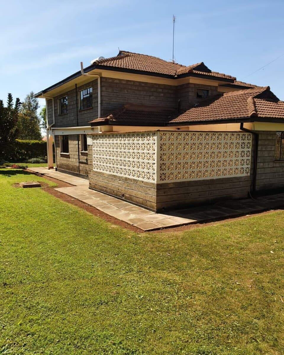 4-Bed Corner Townhouse with Fireplace & DSQ – Hardy, Karen