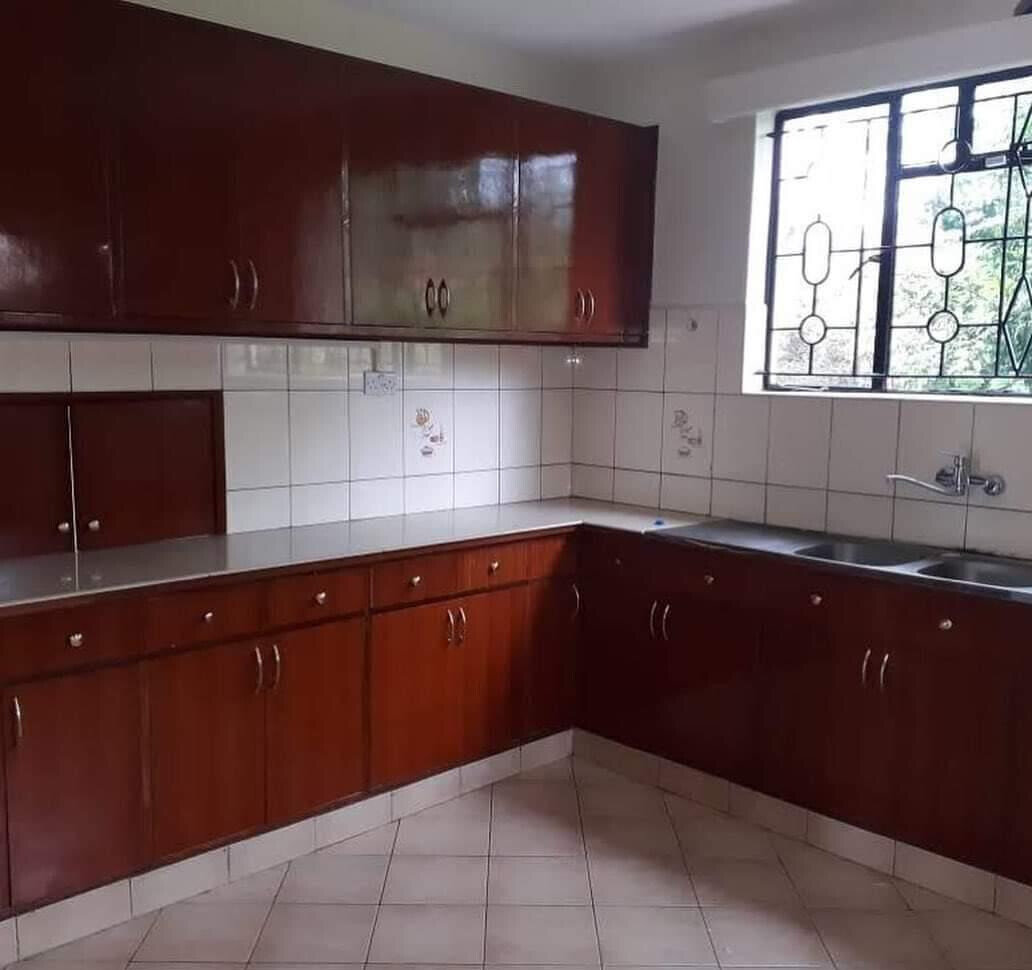 4-Bed Corner Townhouse with Fireplace & DSQ – Hardy, Karen