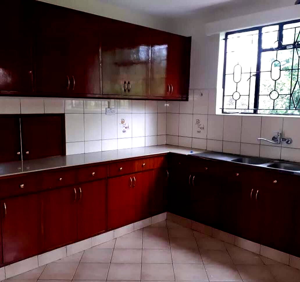 4-Bed Corner Townhouse with Fireplace & DSQ – Hardy, Karen