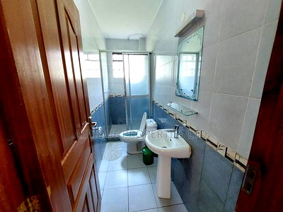 Furnished 5bdrm Mansion in Runda for rent - Image 9