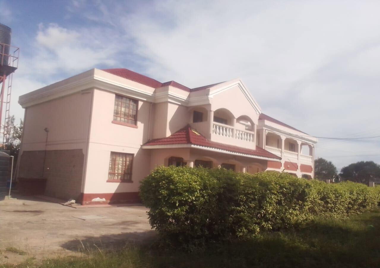 Executive 5 En-Suite Townhouse with DSQ on 100x100 - Katani, Syokimau