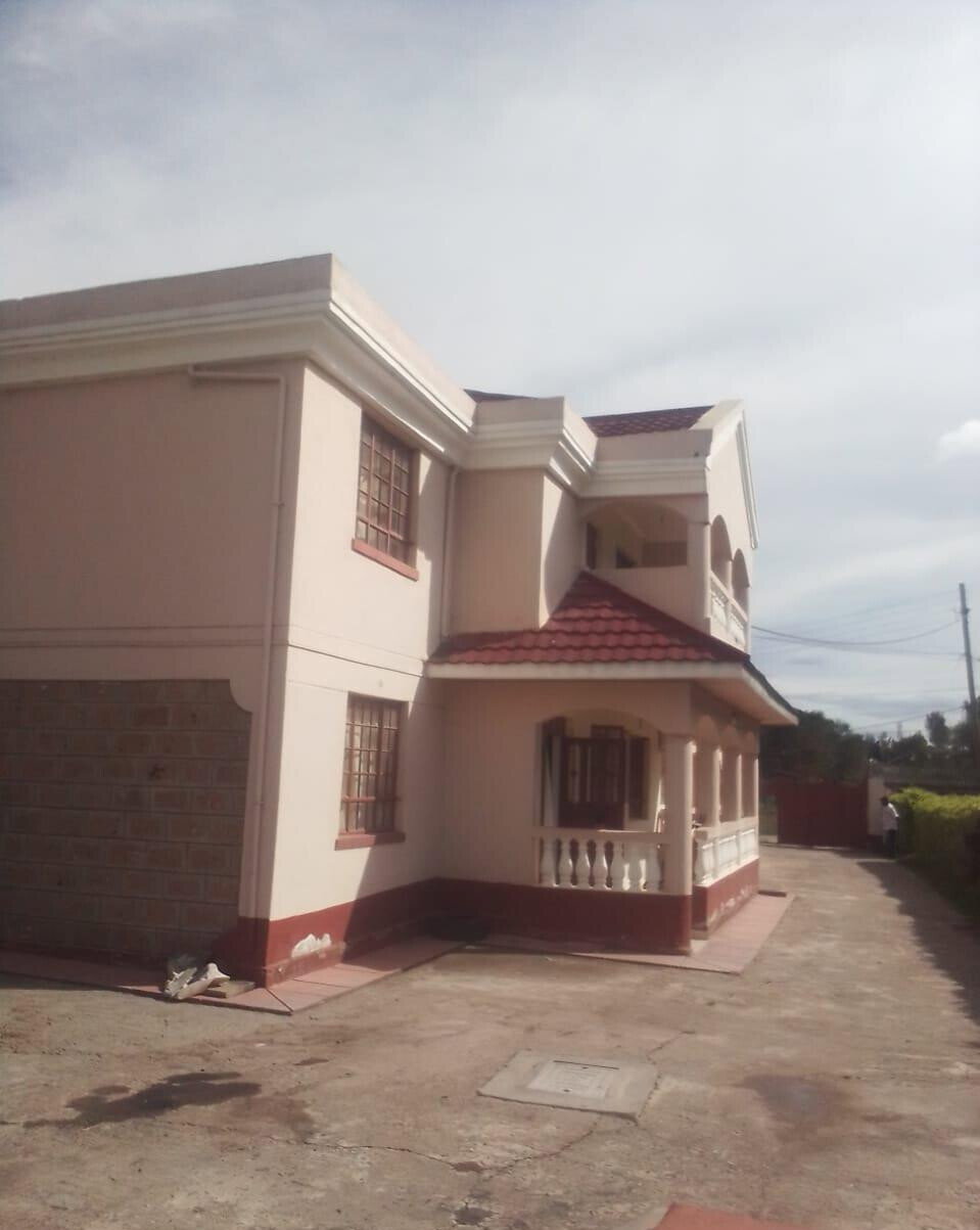 Executive 5 En-Suite Townhouse with DSQ on 100x100 - Katani, Syokimau