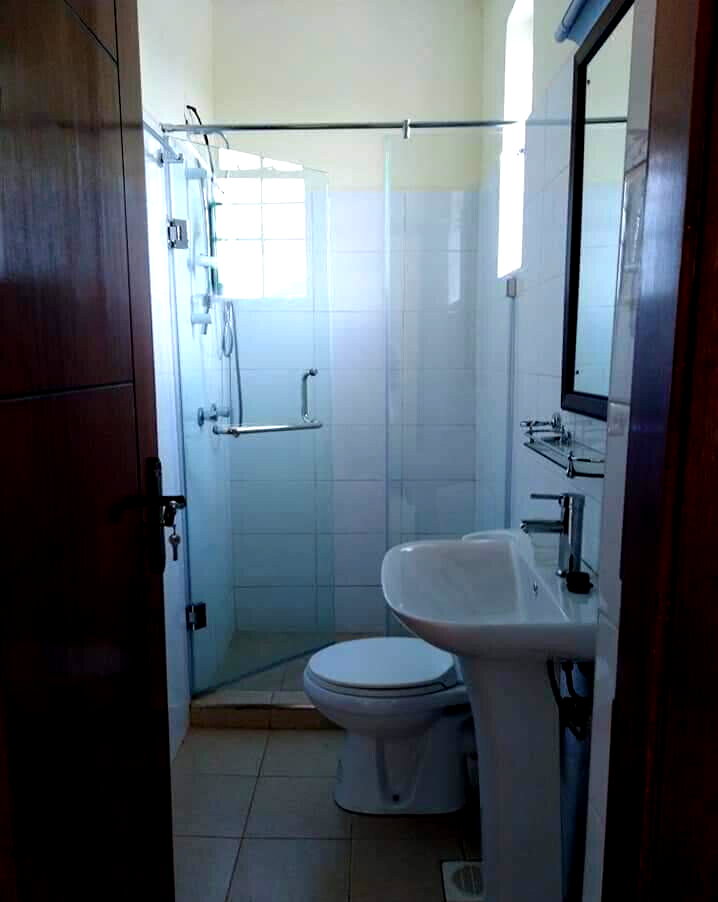 Spacious 4 En-Suite Townhouse with Servant Quarter - Kitisuru