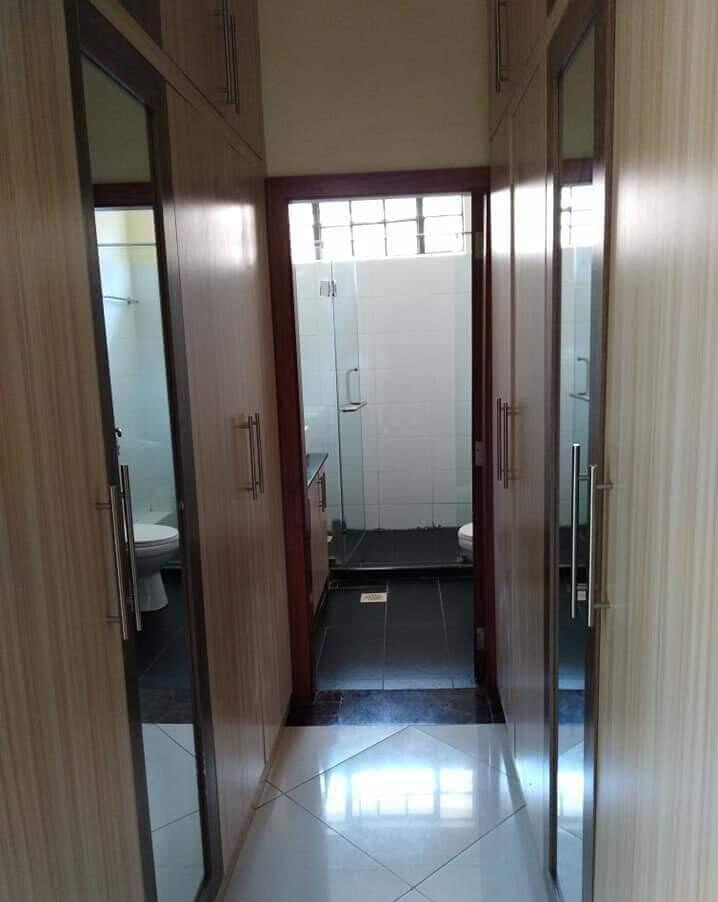 Spacious 4 En-Suite Townhouse with Servant Quarter - Kitisuru
