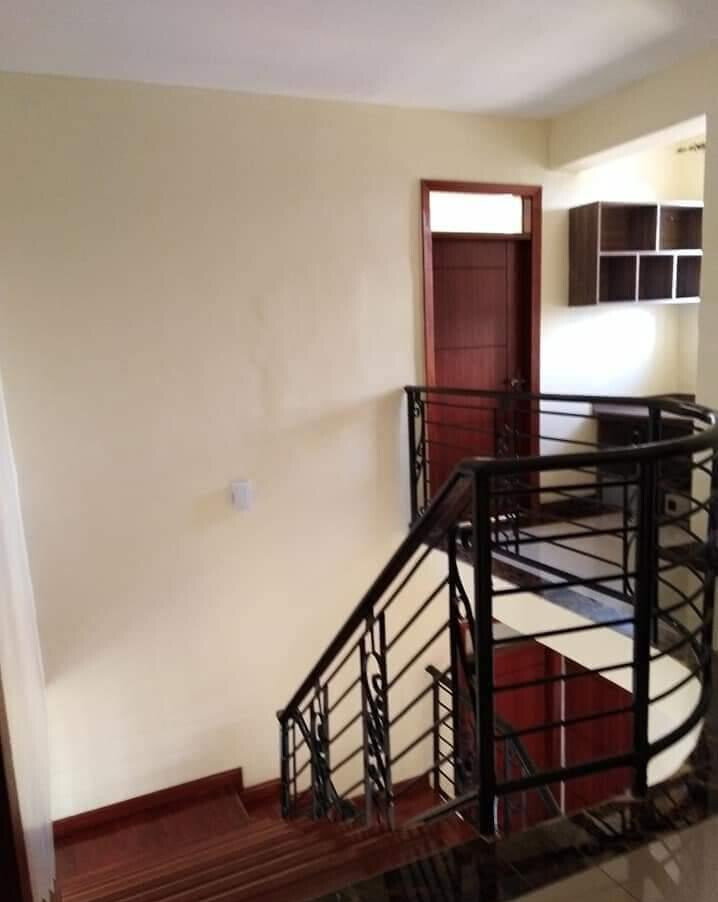 Spacious 4 En-Suite Townhouse with Servant Quarter - Kitisuru