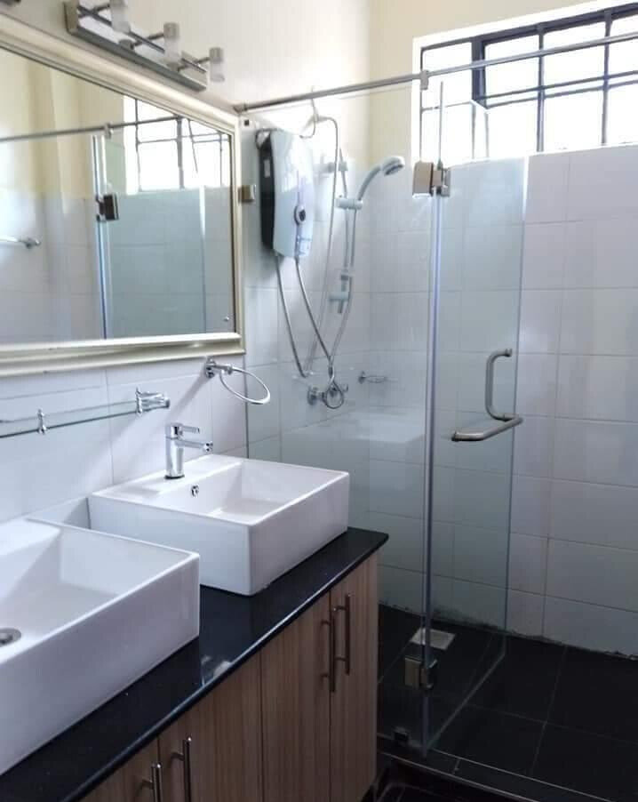 Spacious 4 En-Suite Townhouse with Servant Quarter - Kitisuru