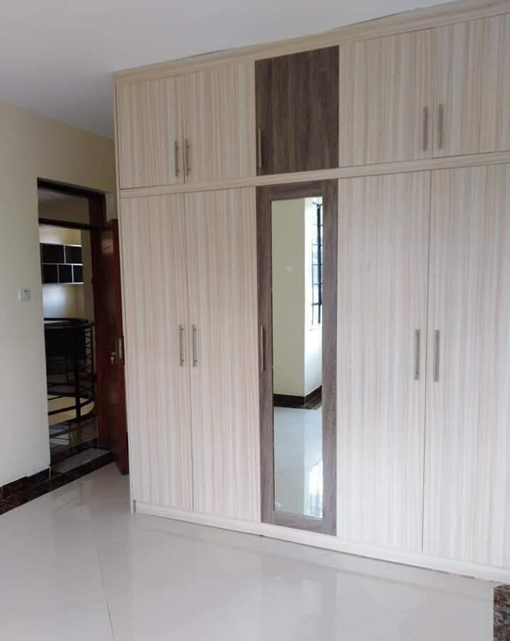Spacious 4 En-Suite Townhouse with Servant Quarter - Kitisuru