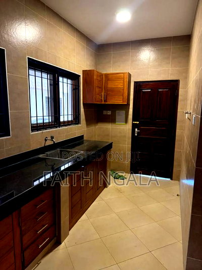 5bdrm Maisonette in Nyali for rent - Image 13