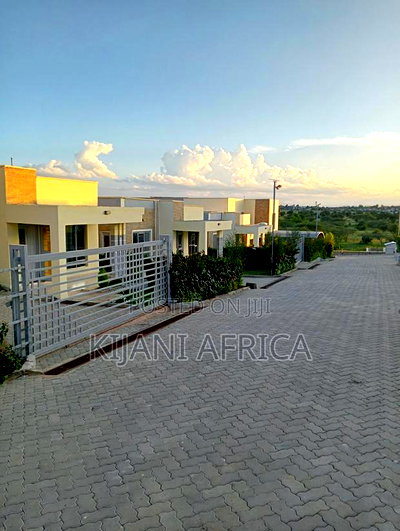 3bdrm Bungalow in Joska for sale - Image 2