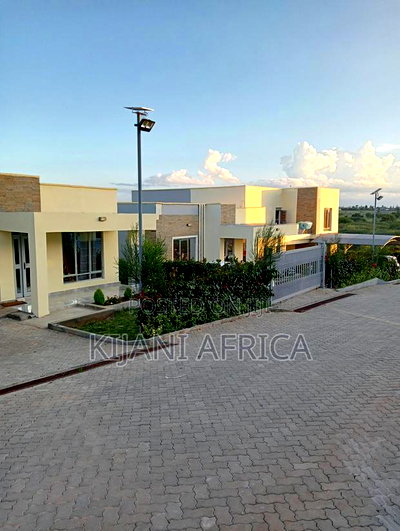 3bdrm Bungalow in Joska for sale - Image 3