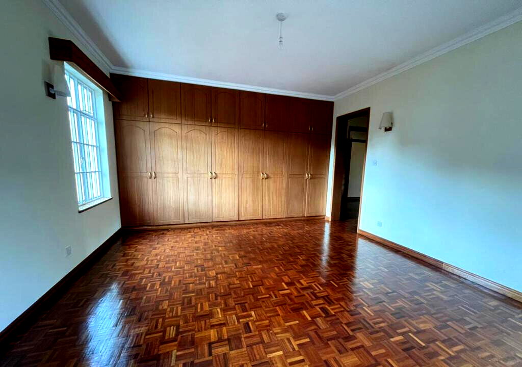 Half-Acre Townhouse with Pool & Guest Room - Nyari
