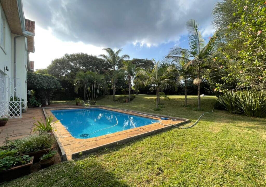 Half-Acre Townhouse with Pool & Guest Room - Nyari