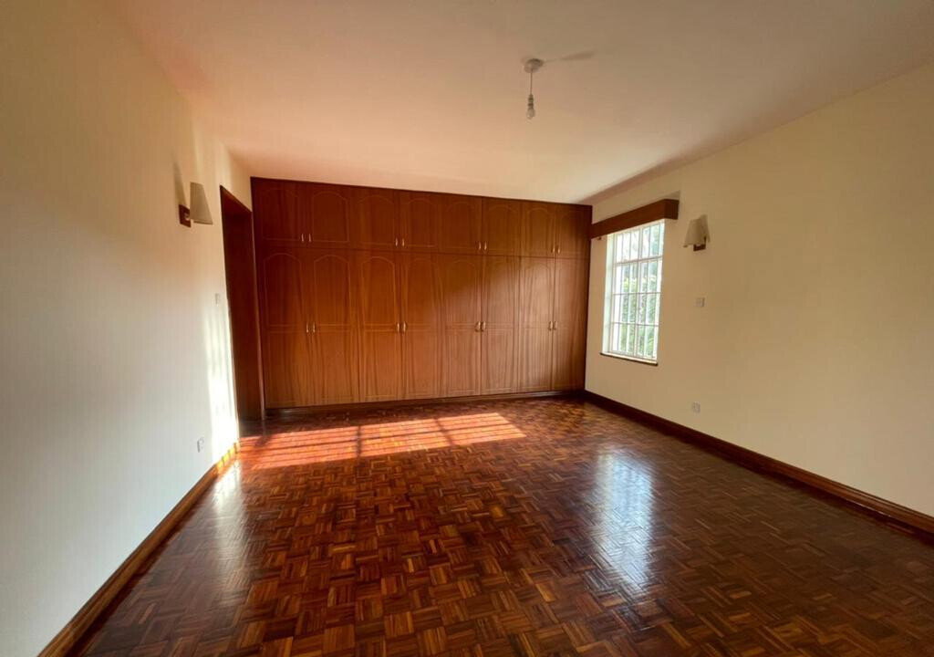 Half-Acre Townhouse with Pool & Guest Room - Nyari